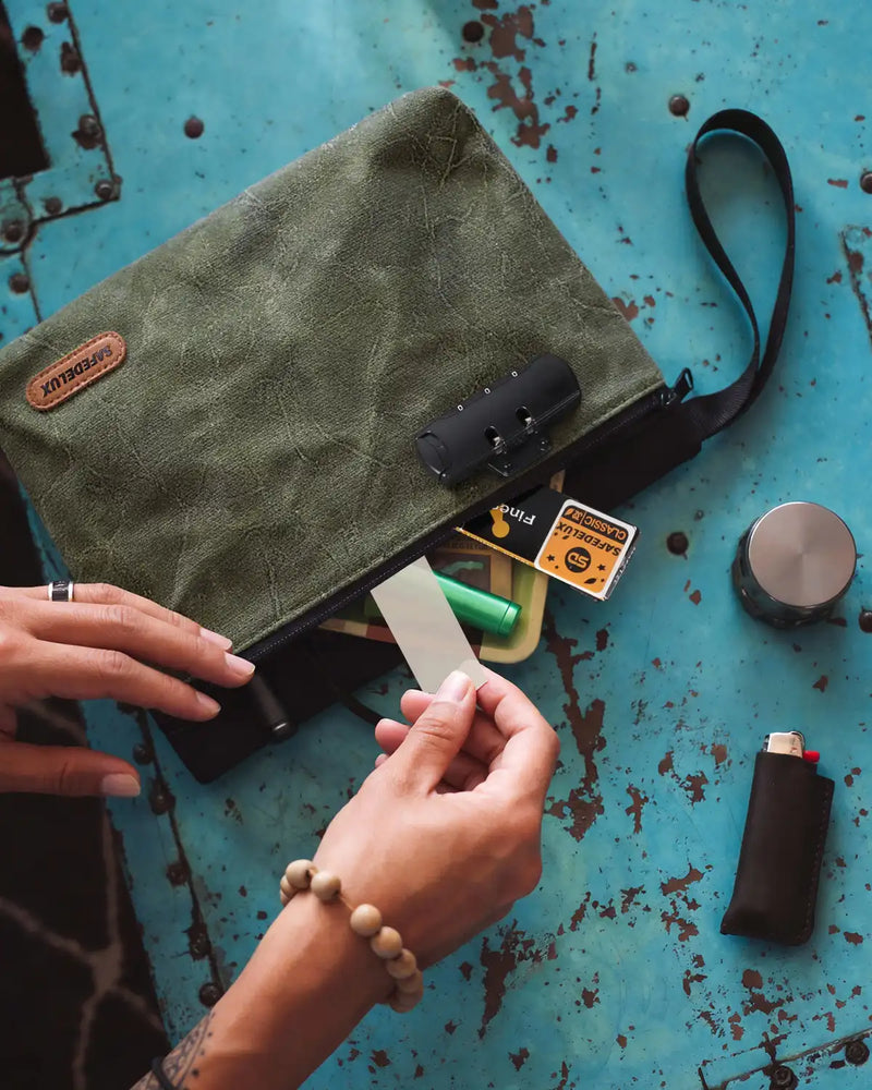 SafeDelux Vireon | Lockable Smell Proof Bag 11.8x8.6 in|Dark Green